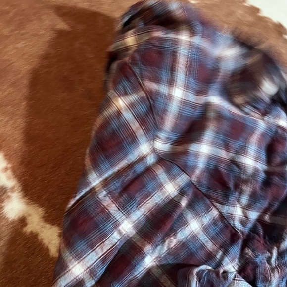 Wrangler Wrancher women's Pearl snap 
size medium 
No flaws - Picture 4 of 4